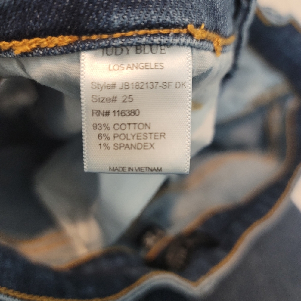 Judy Blue Women's Shorts Size 1/25 Medium Wash Denim - Picture 14 of 14